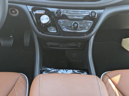 New 2026 Chrysler Pacifica Pinnacle image 18