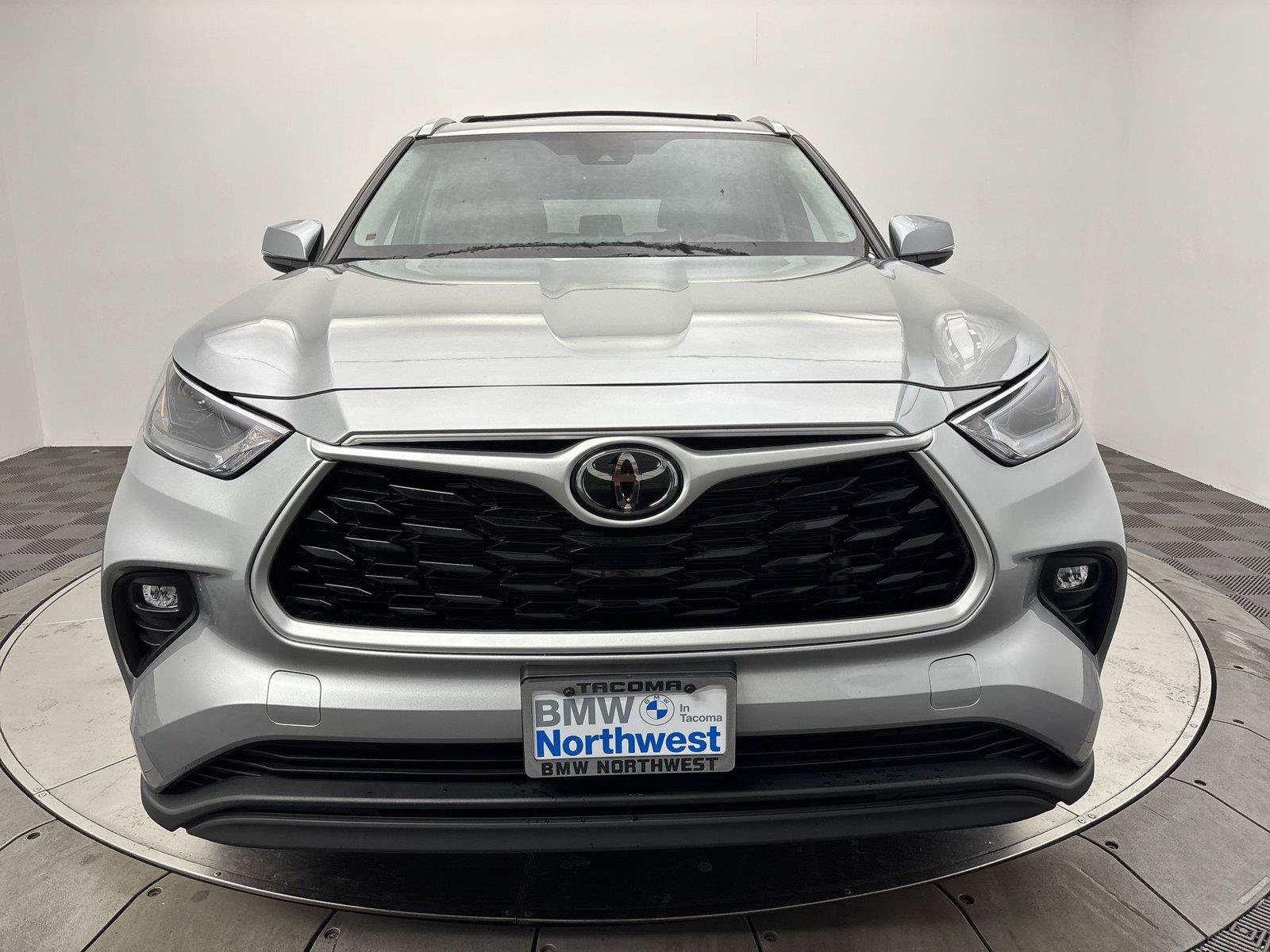 Used 2024 Toyota Highlander XLE AWD/4WD image 14