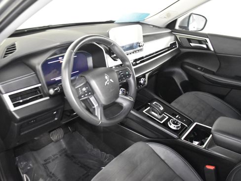 Used 2024 Mitsubishi Outlander SE image 35