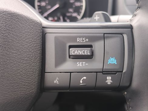 Used 2025 Nissan Rogue SV FWD image 21