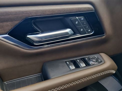 Used 2025 GMC Yukon Denali Ultimate image 19