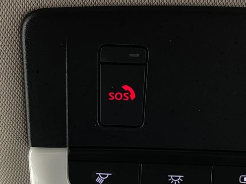 Certified 2025 Nissan Rogue SV image 27