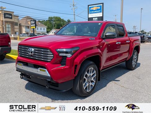 Used 2025 Toyota Tacoma Limited AWD/4WD image 1