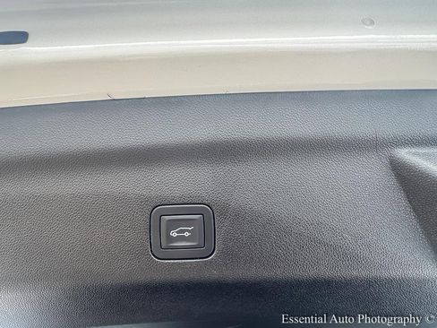 Used 2025 GMC Yukon Denali image 27