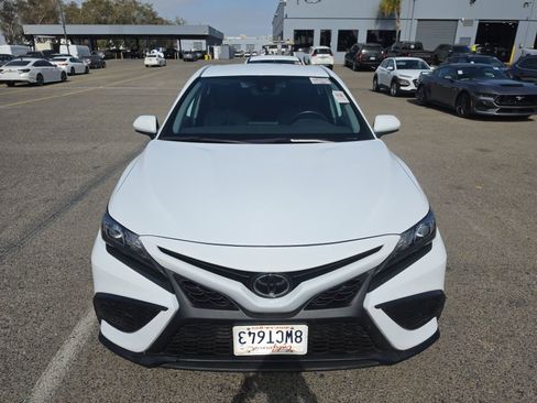 Used 2021 Toyota Camry SE w/ Blackout Package (TMS) FWD image 2