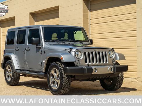 Used 2018 Jeep Wrangler Unlimited Sahara w/ Dual Top Group AWD/4WD image 1