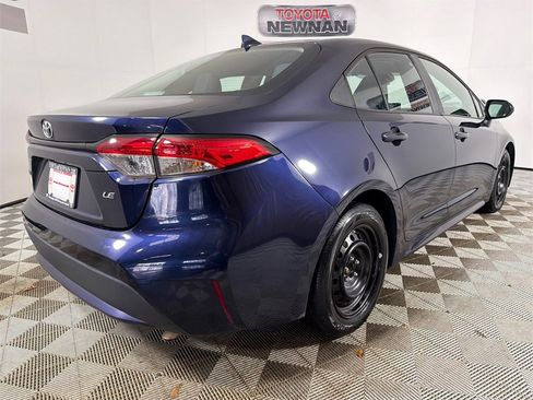 Used 2022 Toyota Corolla LE image 3