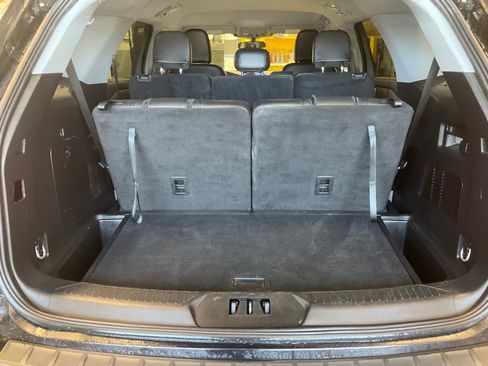 Used 2024 Ford Explorer XLT w/ Equipment Group 202A RWD image 28