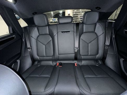 Used 2022 Porsche Macan image 44