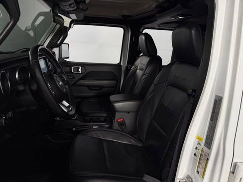 Used 2018 Jeep Wrangler Unlimited Sahara image 14