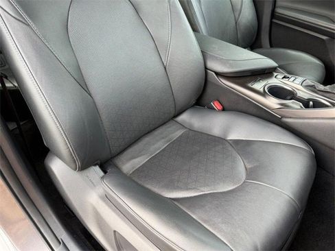 Used 2022 Toyota Camry XSE image 16