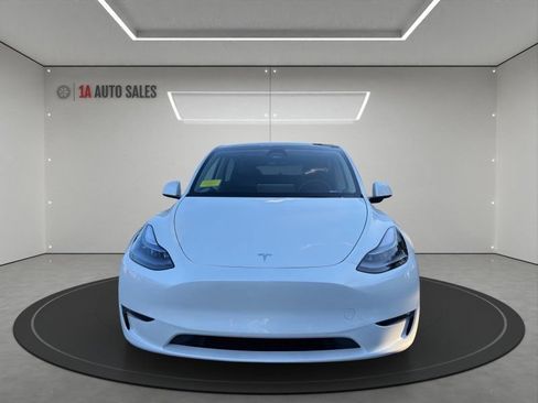 Used 2024 Tesla Model Y Long Range AWD/4WD image 8