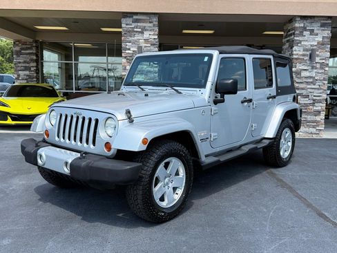 Used 2012 Jeep Wrangler Unlimited Sahara w/ Connectivity Group AWD/4WD image 1