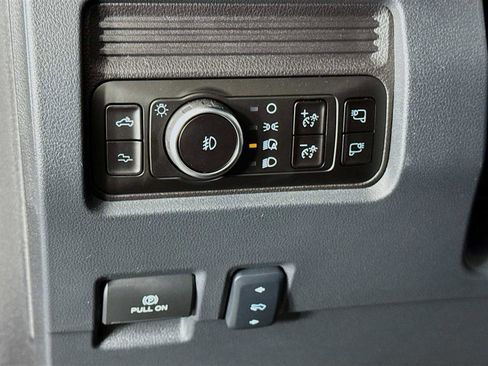 Used 2025 Ford F350 Platinum w/ FX4 Off-Road Package image 10