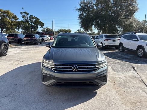 Used 2023 Volkswagen Tiguan SE w/ Panoramic Sunroof Package image 16