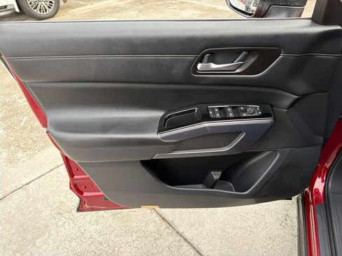 Used 2022 Nissan Pathfinder SL FWD image 16