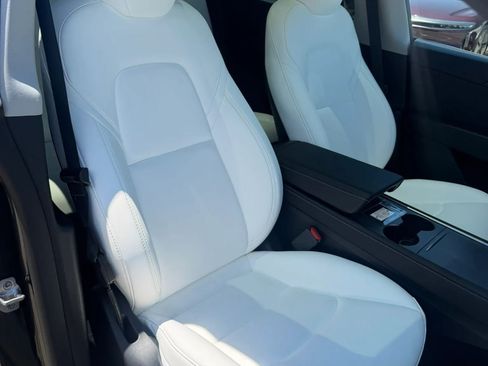 Used 2024 Tesla Model Y Long Range AWD/4WD image 20