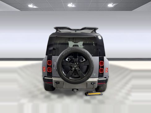 Used 2023 Land Rover Defender 110 X-Dynamic SE image 10
