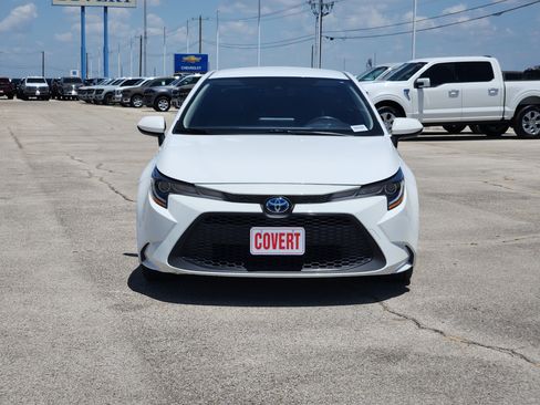 Used 2022 Toyota Corolla LE FWD image 2