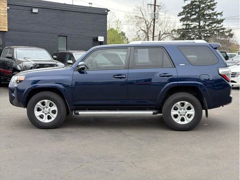 Used 2016 Toyota 4Runner SR5 Premium image 2