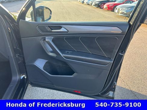 Used 2022 Volkswagen Tiguan SE image 15