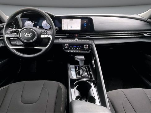 Used 2025 Hyundai Elantra SEL image 7