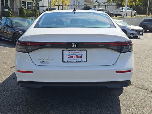 Certified 2025 Honda Accord SE image 5