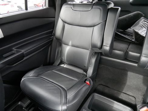 Used 2020 Ford Explorer ST image 12