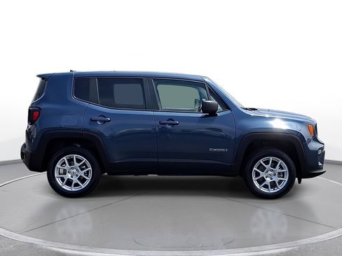 Used 2023 Jeep Renegade Latitude AWD/4WD image 9