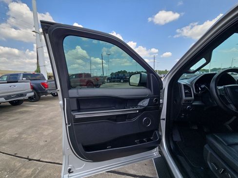 Used 2019 Ford Expedition XLT w/ Equipment Group 202A RWD image 11