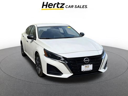 Used 2025 Nissan Altima 2.5 SV FWD image 1