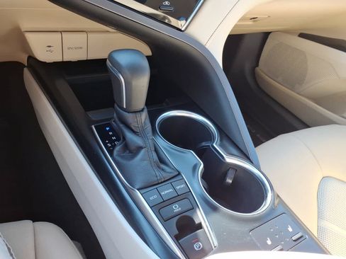 Used 2018 Toyota Camry XLE FWD image 19