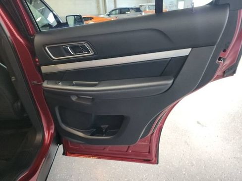 Used 2017 Ford Explorer XLT AWD/4WD image 16