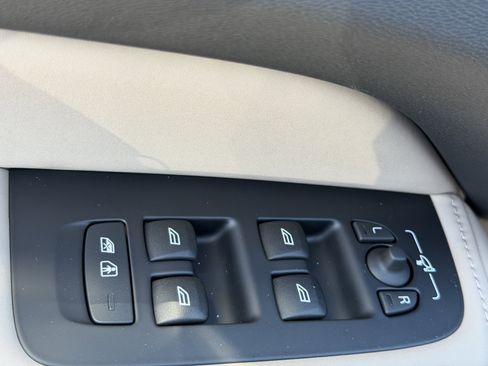 New 2026 Volvo XC60 B5 Core w/ Protection Package image 17