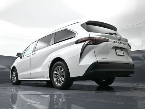 Used 2024 Toyota Sienna XLE image 50