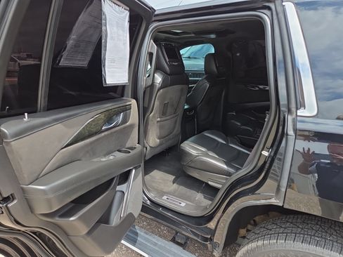 Used 2017 Cadillac Escalade Platinum AWD/4WD image 37