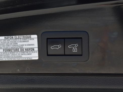 Used 2024 Toyota Corolla Cross XLE w/ Convenience Package AWD/4WD image 16