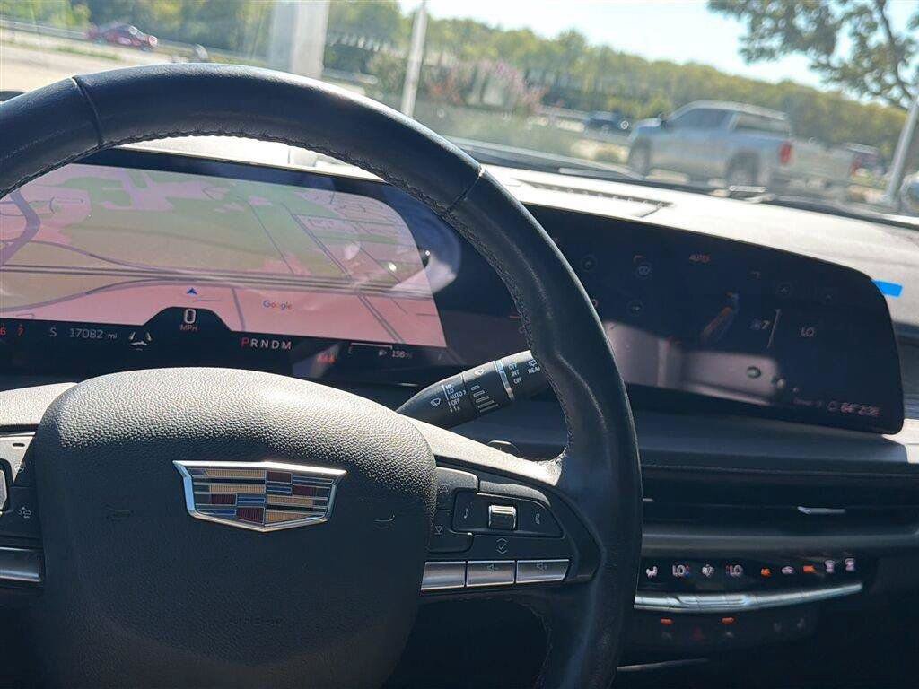 Used 2024 Cadillac XT4 Premium Luxury w/ Active Safety Package FWD image 12