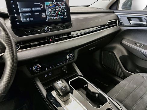 Used 2025 Mitsubishi Outlander AWD image 26