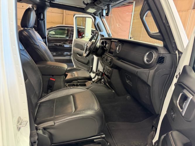 Used 2023 Jeep Wrangler Unlimited Sahara w/ Cold Weather Group AWD/4WD image 31
