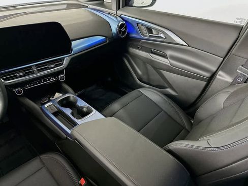 Used 2025 Chevrolet Equinox EV LT w/ Convenience Package image 11