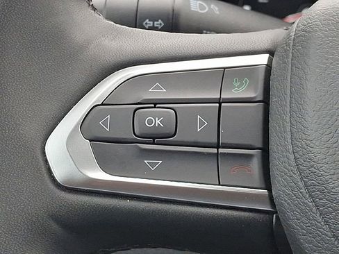 Used 2025 Jeep Compass Limited image 20