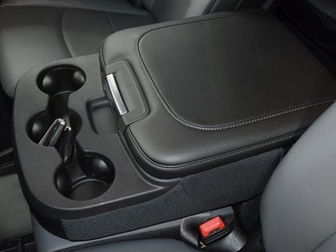 Used 2024 RAM 5500 Tradesman w/ Chrome Appearance Group image 32