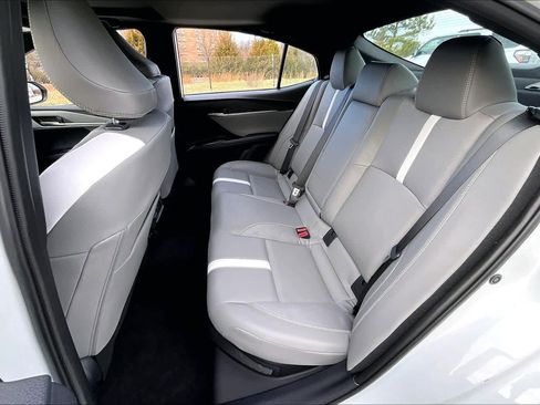 Used 2025 Toyota Camry SE image 19