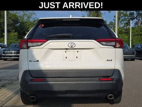 Used 2019 Toyota RAV4 XLE w/ Convenience Package FWD image 4