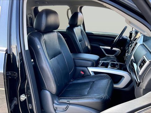 Used 2021 Nissan Titan SV w/ SV Convenience Package image 7