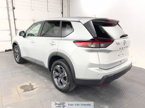 Used 2025 Nissan Rogue SV FWD image 5