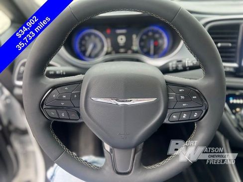 Used 2025 Chrysler Pacifica Limited FWD image 15