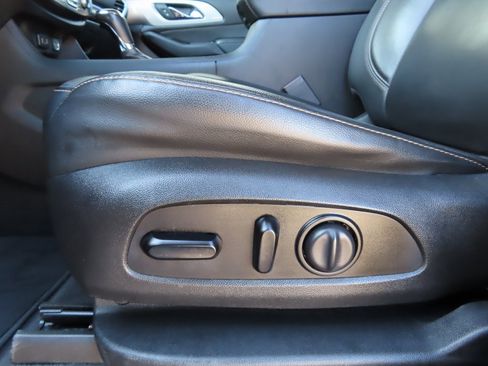 Certified 2019 Chevrolet Traverse LT w/ LT Premium Package image 7