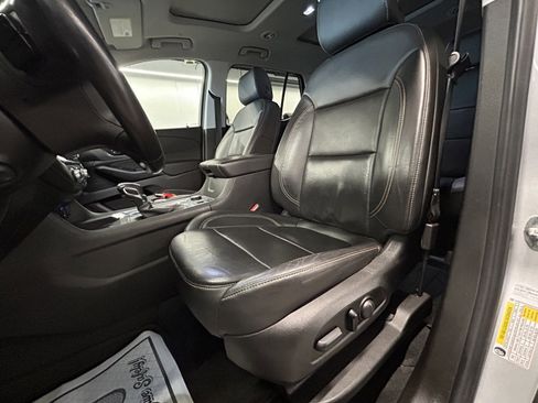 Used 2021 Chevrolet Traverse Premier w/ LPO, Blackout Package image 12